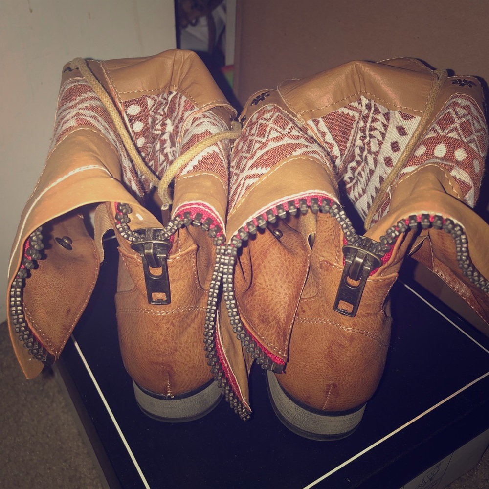 Combat boots
